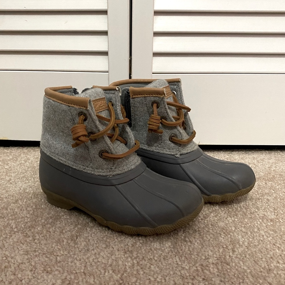 Sperry “Duck boots” toddler 9, like new!
